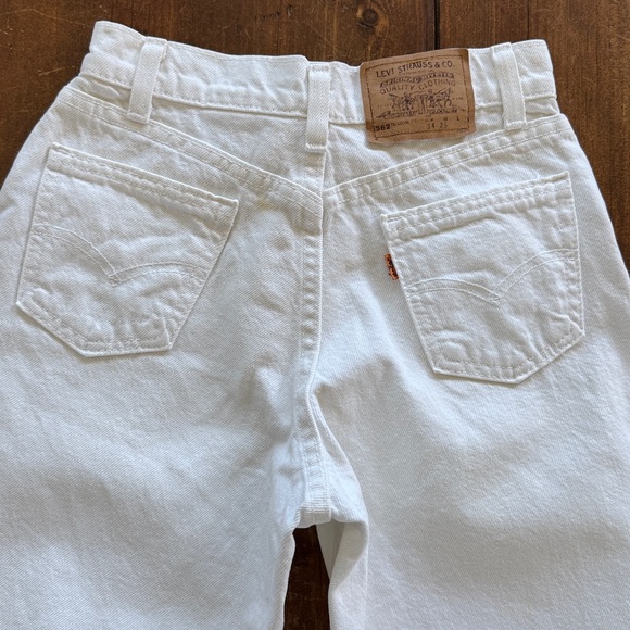 Vintage 90s Levi’s 562 White Denim Bermuda Shorts - Size 25 - Made in USA - Picture 10 of 14